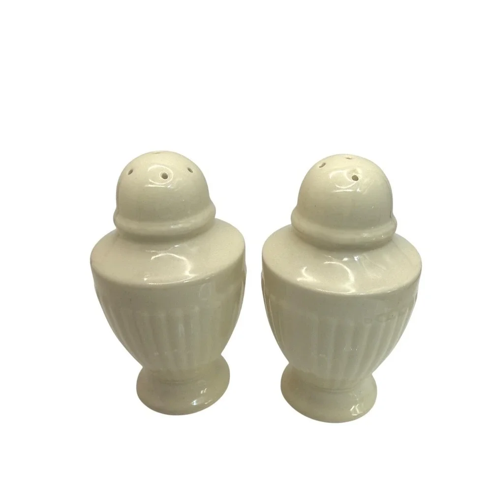 Wedgwood‎ Edme Salt & Pepper Shakers Creamware England Vintage Set
